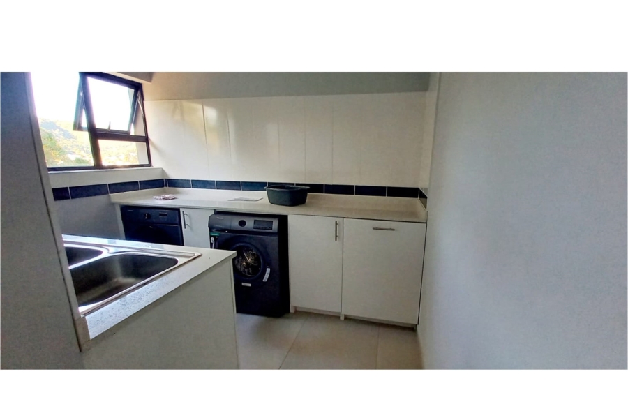 To Let 4 Bedroom Property for Rent in Westhill Western Cape